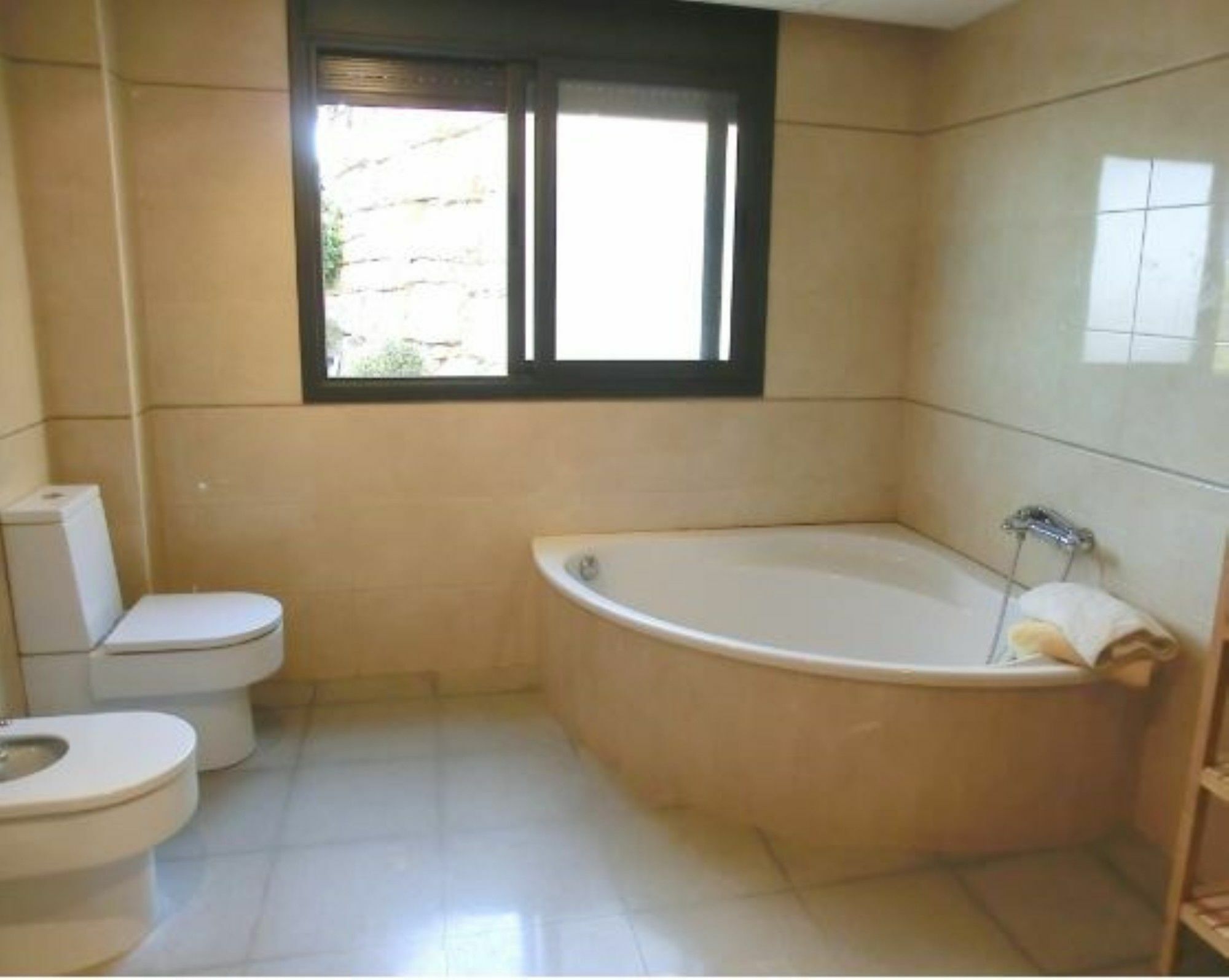 106176 House In *